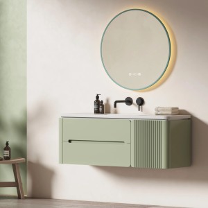 Runder, dunkelgrüner LED Badspiegel, 60 cm, mit Beleuchtung, Antibeschlag und Uhr über Waschbecken.