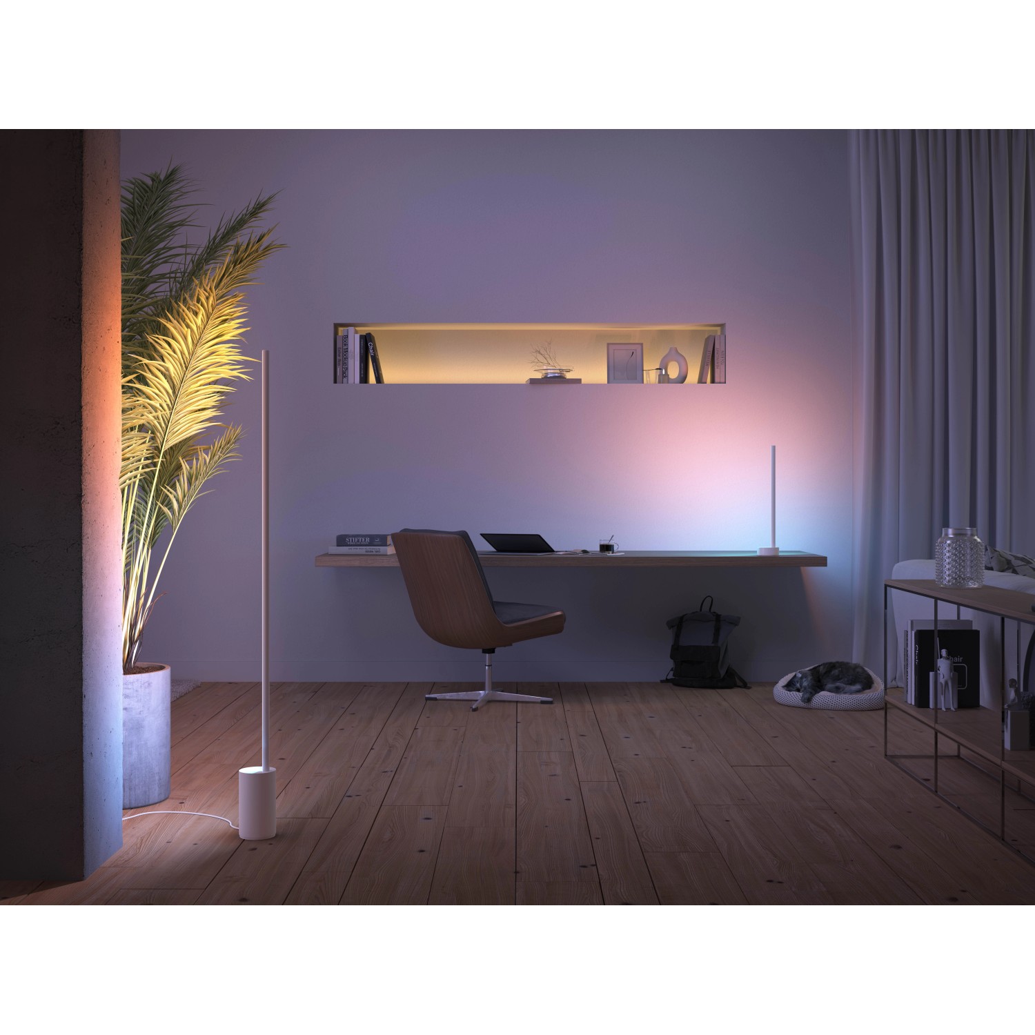 Weiße Philips Hue Gradient Signe Stehleuchte im modernen Wohnraum mit Farbverlauf.
