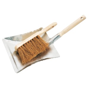 Kehrschaufel- und Kokosbesenset mit Blechschaufel und Handfeger aus Kokosfasern und Holz.