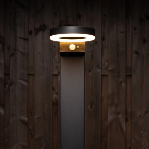 Schwarze Solar-Wegeleuchte Amsterdam mit Sensor, 6W, 600lm, 2700K, IP44.