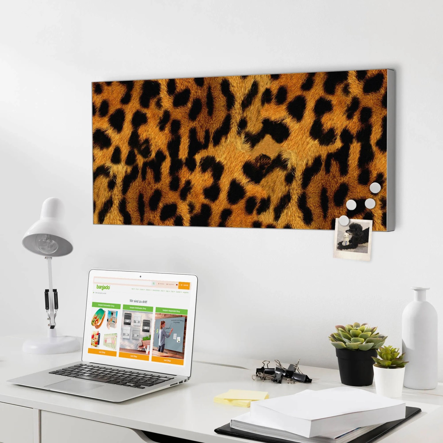 Banjado Magnettafel 78x37cm mit Leopard-Motiv, silberne Magnetwand als Pinnwand mit 4 Magneten.