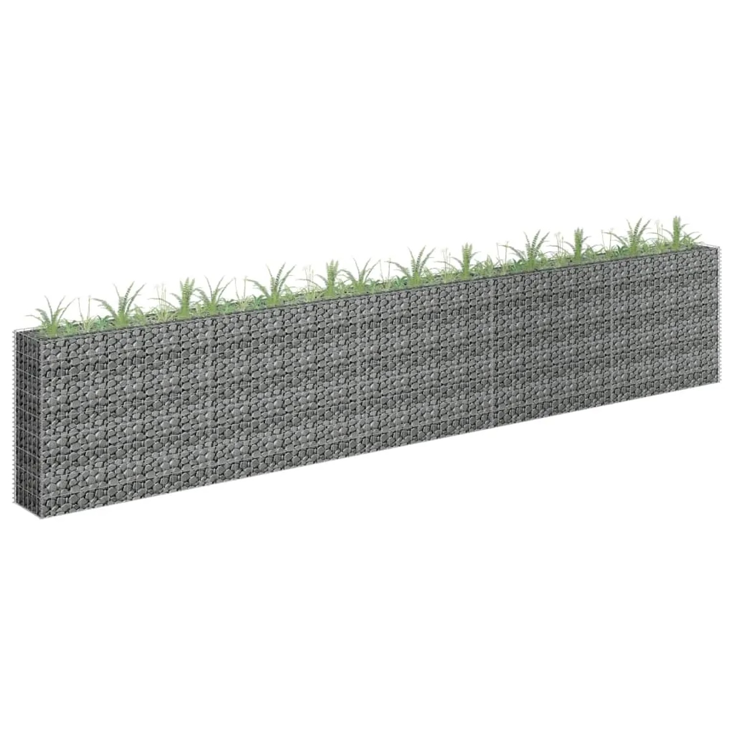 Langes, silbernes Gabionen-Hochbeet (450x30x90 cm) aus Stahl, gefüllt mit Steinen und bepflanzt.