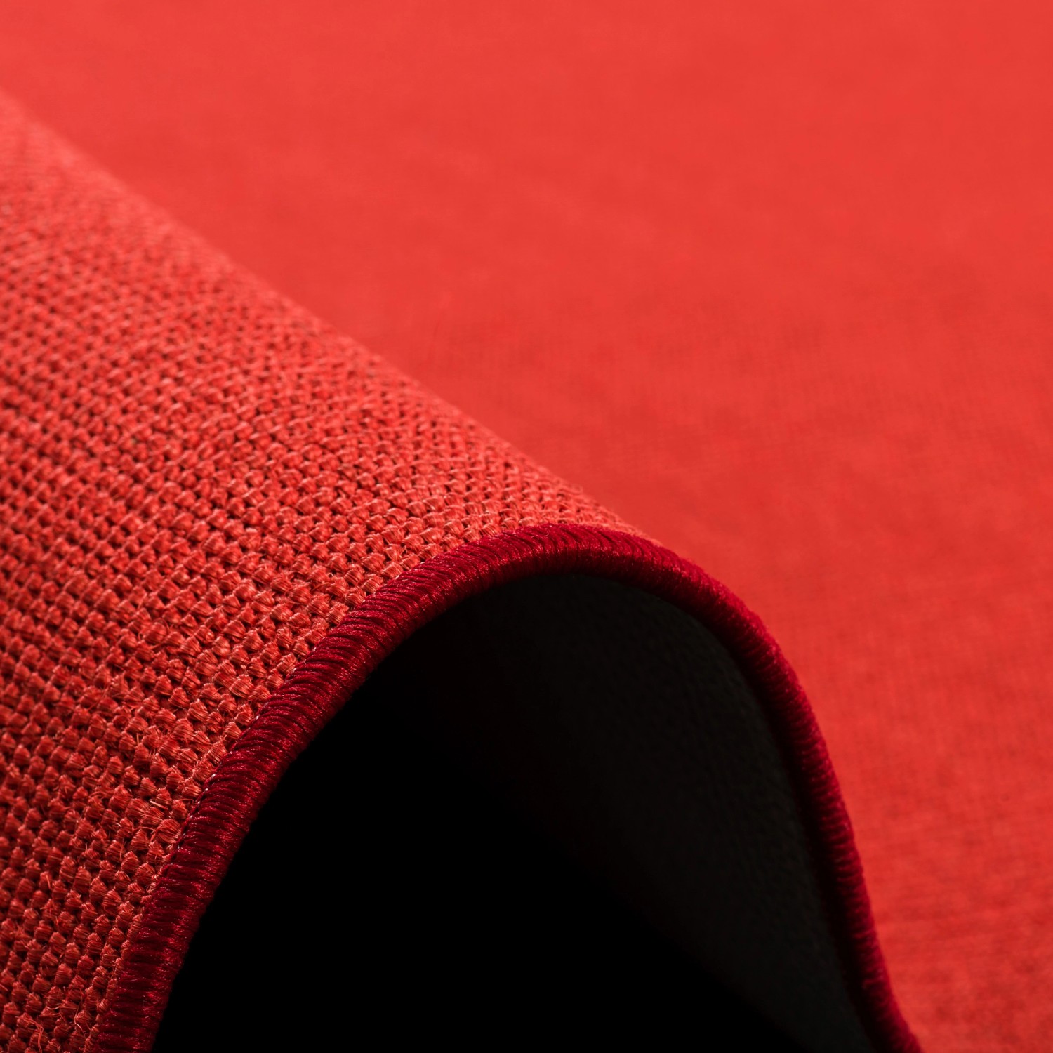 Detailansicht: Roter Sisal Teppichläufer (100x300cm) mit rutschfestem Rücken.