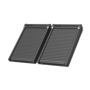 Alufarbener Rolladen Solarantrieb Modular CK02 für Dachfenster, geschlossen.