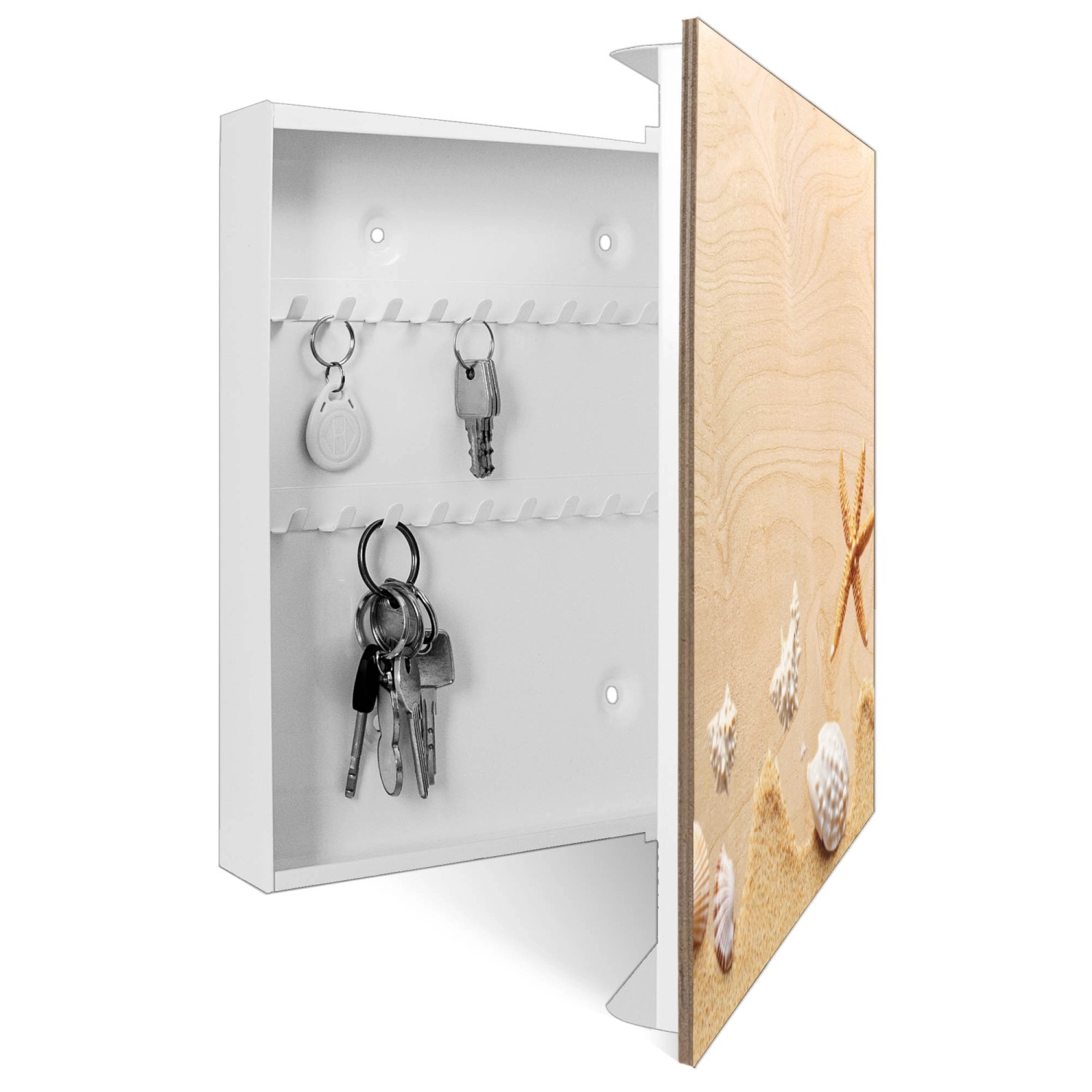 Geöffneter, weißer Banjado Schlüsselkasten mit Strandmotiv auf der Holzfront und Schlüsseln an den Haken.