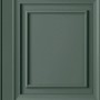 Detailansicht der grünen Laura Ashley Vliestapete Redbrook Wood Panel mit Holzvertäfelung.