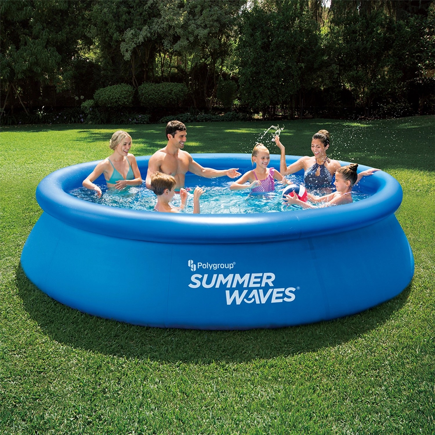 Blauer Summer Waves Quick-Up Pool (366x76cm) mit Familie im Garten.