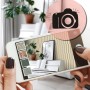 Hände halten Smartphone mit AR-Vorschau der ESTAhome Tapete Streifen Beigebraun an einer Wand. Dekorative Vliestapete.