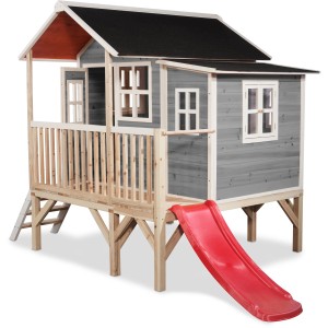 Graues EXIT Loft 350 Holzspielhaus mit Rutsche, Leiter und Anbau für Kinder zum Spielen im Garten.