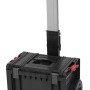 Schwarzer QBRICK Werkzeugtrolley Pro mit Teleskopgriff und Rädern.