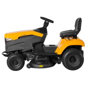Stiga Rasentraktor Tornado 398 in Gelb/Schwarz mit Seitenauswurf.