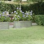 Silbernes furnicato Hochbeet aus Stahl, 114x40x36 cm, mit blühenden Hortensien im Garten.