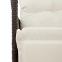 Detailansicht: Brauner vidaXL Gartensessel aus Rattan mit cremeweißen Kissen.
