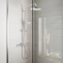 Hansgrohe Duschsystem Vernis Blend 200 mit Kopf- und Handbrause, Thermostat in Chrom.