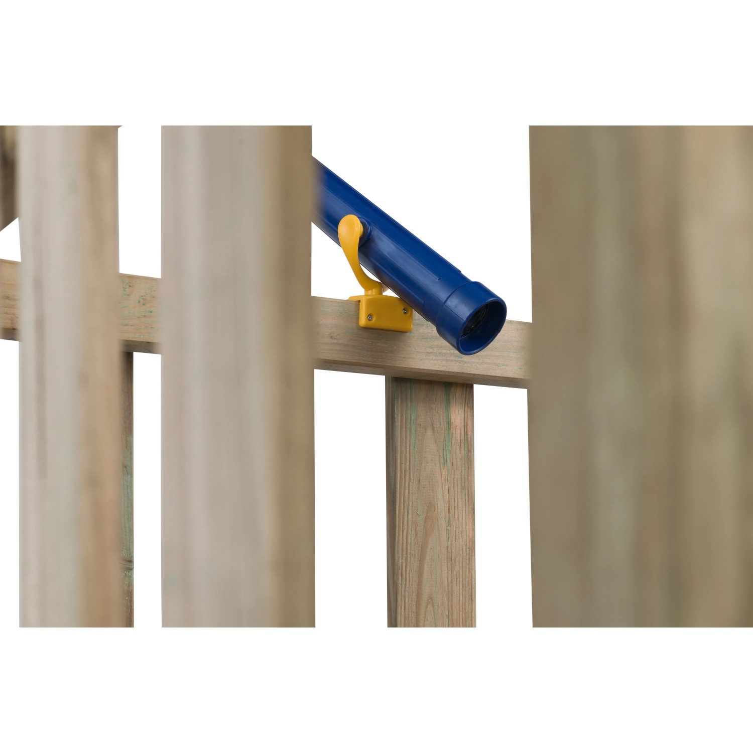 Detailansicht: Blaues Teleskop am SwingKing Spielturm Mario aus Holz.