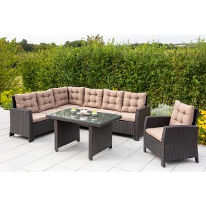 Merxx Salerno Gartenmöbel-Set: Eckbank, Sessel und Tisch (120x70 cm) mit braunem Kunststoffgeflecht und beigen Kissen.