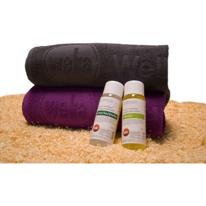 Weka Sparset: 2 Saunahandtücher (anthrazit, lila) & Aufgusskonzentrate (Latschenkiefer, Zitrone).