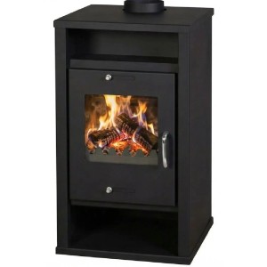 Schwarzer Victoria Kaminofen Deluxe mit Holzfeuer und Teefach.