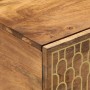 Detailansicht: Couchtisch aus Mango Massivholz mit goldfarbenem Muster. Tisch für Wohnzimmer.