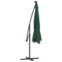Grüner Ampelschirm mit schwarzem Metall-Mast und Kreuzfuß, zusammengeklappt. Ideal für Garten & Terrasse.