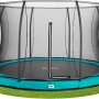Grünes Salta Comfort Edition Bodentrampolin ø 427 cm mit Sicherheitsnetz im Garten.