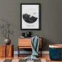 Wohnraum mit Vliestapete Trendwall 2 Art Deco in Schwarz und Gold.