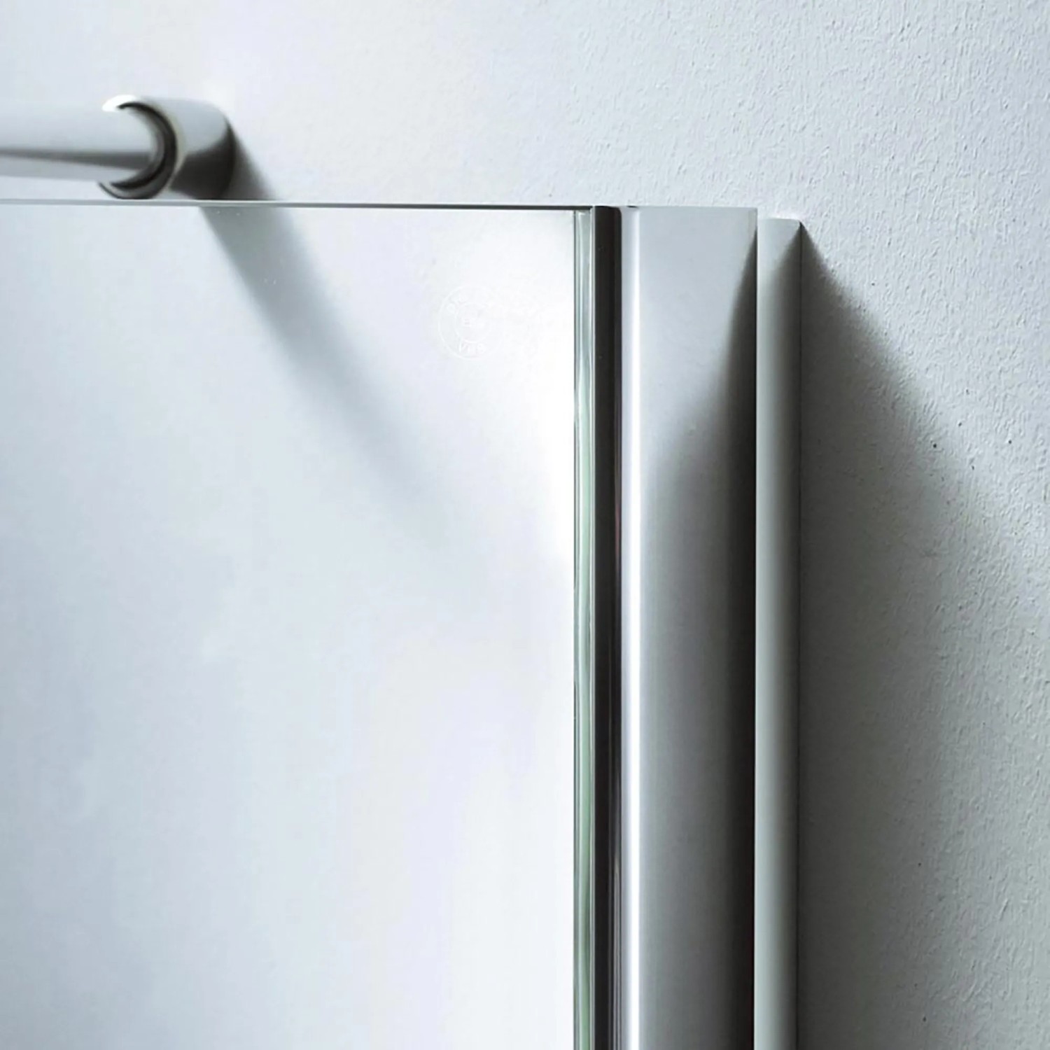 Detailaufnahme: Breuer Espira Drehtür, Chrom-Rahmen, Mastercarré Glas, Anschlag links, 80 cm.