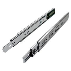 SOTECH Vollauszug 600 mm mit Soft-Close. Zwei silberne, kugelgelagerte Schubkastenauszüge für Möbel.