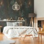Schlafzimmer mit dunkelgrüner Bricoflor Tapete in Patina Optik mit Rost Motiv.