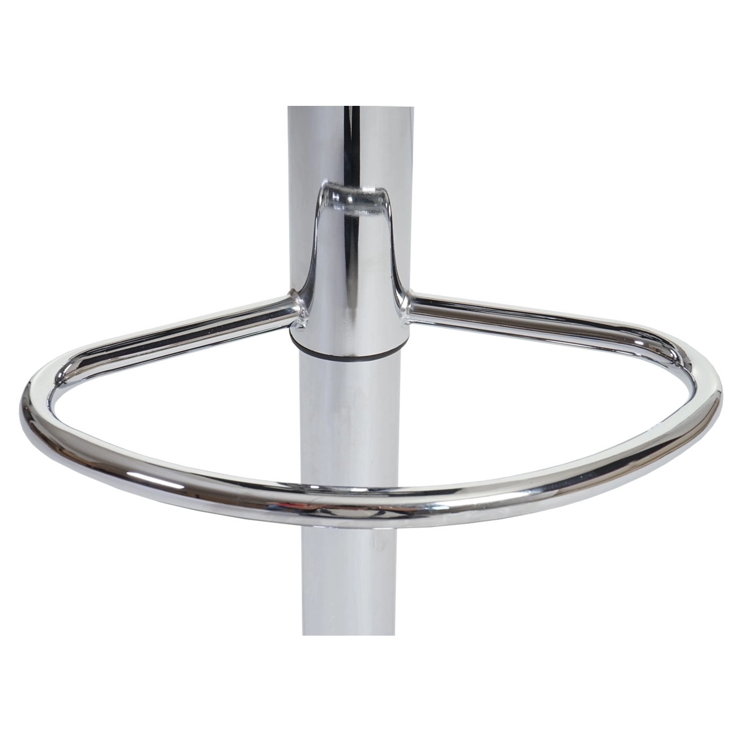 Detailaufnahme: Fußstütze aus verchromtem Stahl eines grünen MCW Barhockers (2er-Set).