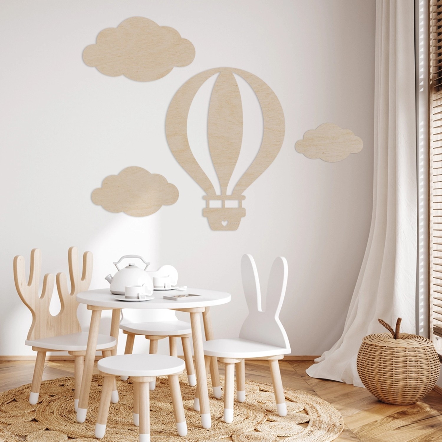 Wanddeko Ballon mit Wolken aus Holz (Pappel), Wandbild für Kinderzimmer.