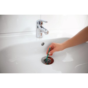 EASYmaxx Abflussreiniger-Stick Apfel, 50er-Set in Grün im Waschbecken.