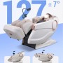 Weißer 360Home Massagesessel in Zero Gravity Position mit Person, Tablet-Halterung und 127° Neigung. Ganzkörpermassage.