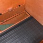 Detailaufnahme: Trixie Kleintierstall Natura mit herausziehbarer Wanne für leichte Reinigung.
