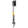 Fiskars Unkrautstecher Ergonomic, orange-schwarz, für komfortable Bodenbearbeitung.