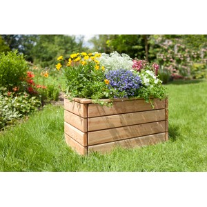 Kiehn-Holz Pflanzkasten aus Lärche, unbehandelt, mit bunten Blumen bepflanzt im Garten.