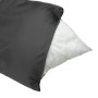 Anthrazitfarbenes Gartenloungekissen aus Technorattan, Teil eines Kissensets für Sofa und Sessel.
