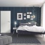 Weiße CPL Zimmertür (Anschlag links) im Schlafzimmer mit blau gestreifter Tapete.