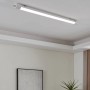 Weiße Eglo LED-Feuchtraumleuchte Slim mit Sensor, 149,5 cm, an Decke montiert.