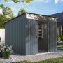 Pergart Gerätehaus Lübeck 88, anthrazit matt, mit Schiebetür und Lichtband im Garten.
