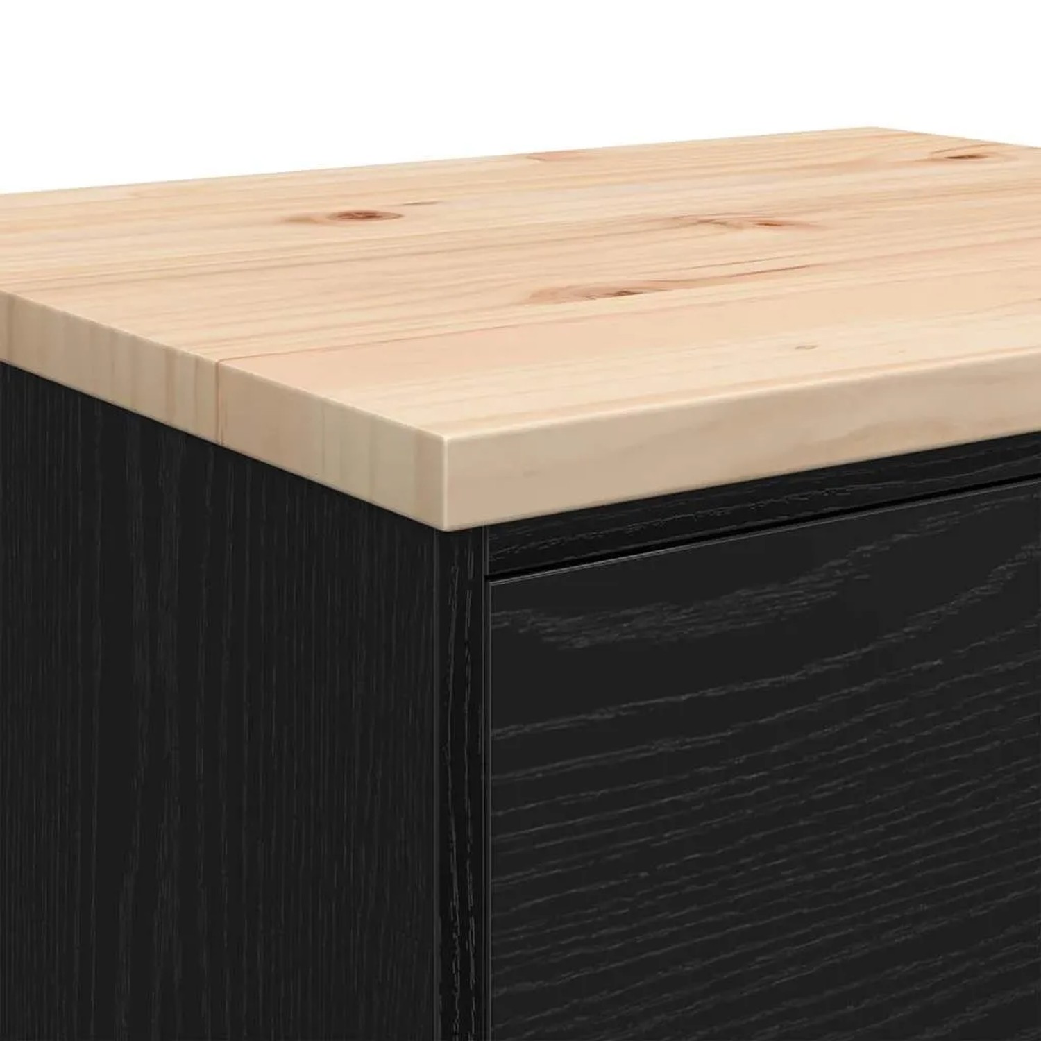 Detailansicht: Schwarzer Werkzeugschrank mit Schubladen und Kiefernholz-Arbeitsplatte.