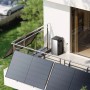 EcoFlow Stream AC Pro Balkonkraftwerk Speicher mit Solarmodulen auf einem Balkon. Kompaktes Energiesystem.