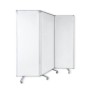 Dreiteilige, magnetische KARAT Mobile Trennwand/Whiteboard (180x180cm) mit Rollen.