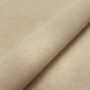 Beige Vliestapete mit feiner Textilstruktur. Moderne, unifarbene Dekorative Tapete in warmem Beige, leicht gerollt.