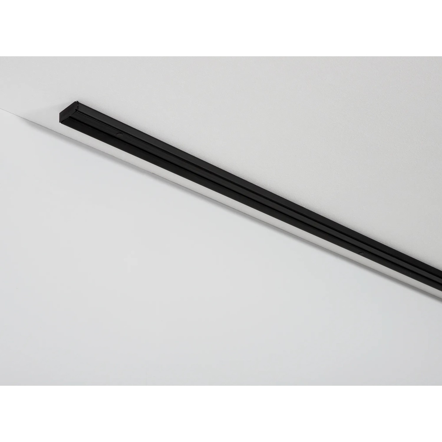 Schwarzes Gardinia Vorhangschienen-Set, 1-läufig, 210 cm, zur Deckenmontage.