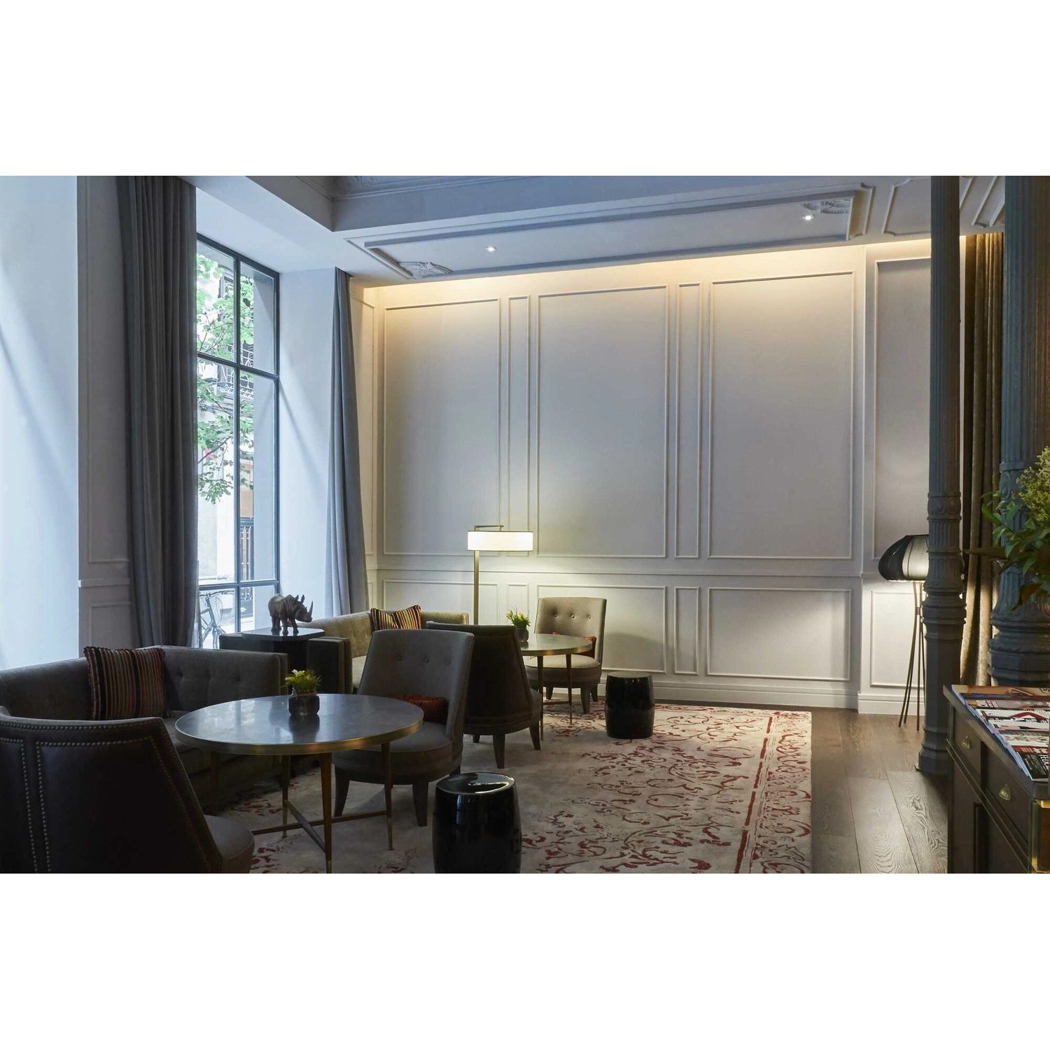 Wohnraum mit NOEL & MARQUET Wandleisten SP3-Box ARSTYL, weiß, 100 m im Set