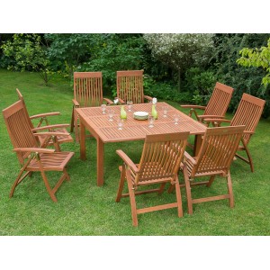 9-teilige Gartenmöbelgruppe Comodoro mit quadratischem Ausziehtisch aus Eukalyptusholz.