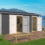 Lasita Holz-Gartenhaus Tuvalu XL in Carbongrau mit geöffneten Türen und Sitzbank vor dem Gartenhaus.