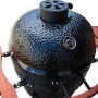 Schwarzer BBQ First Grill aus Keramik mit Thermometer und Holzablagen.