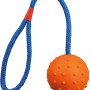 Jollypaw Ball am Seil, orangefarbener Naturgummi Ball mit blauem Seil für Apportierspiele.